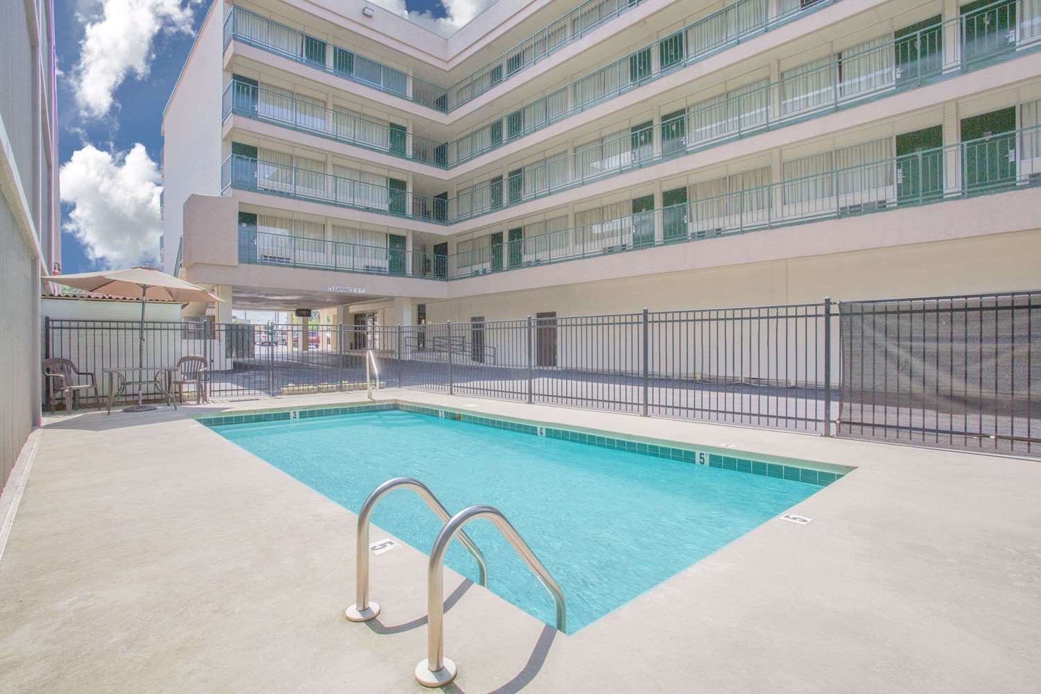 Days Inn By Wyndham Florence Downtown 외부 사진